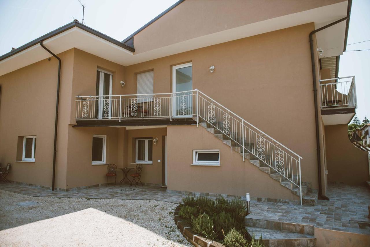 Affitta Camere La Fenice Di Folli Lorella Puegnago del Garda Exterior photo