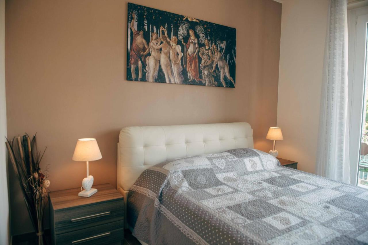 Affitta Camere La Fenice Di Folli Lorella Puegnago del Garda Exterior photo