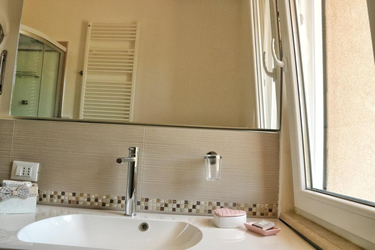 Affitta Camere La Fenice Di Folli Lorella Puegnago del Garda Exterior photo
