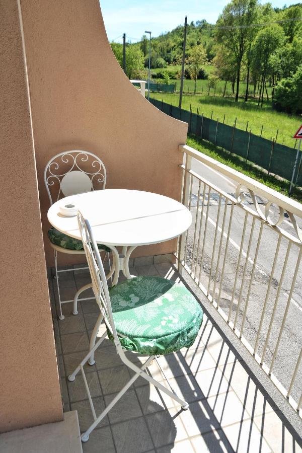 Affitta Camere La Fenice Di Folli Lorella Puegnago del Garda Exterior photo
