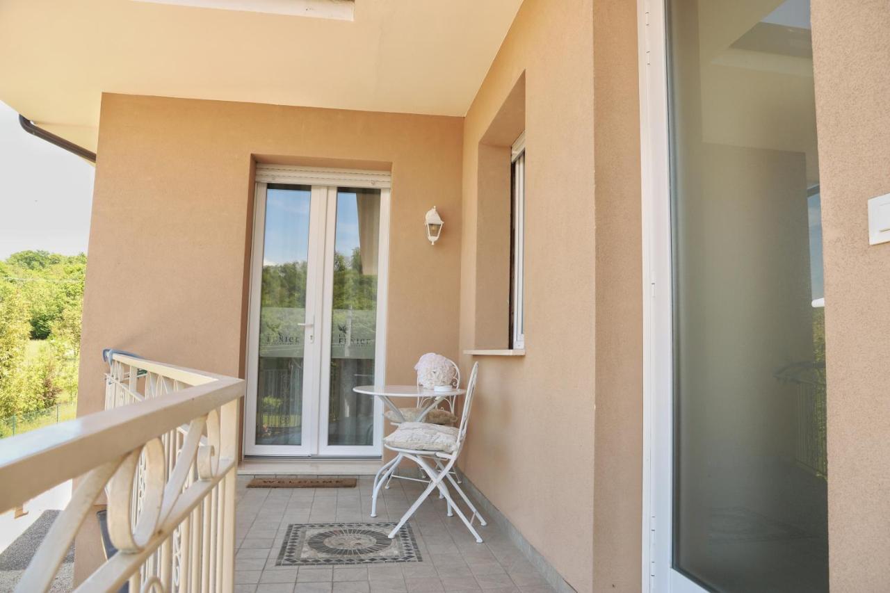 Affitta Camere La Fenice Di Folli Lorella Puegnago del Garda Exterior photo