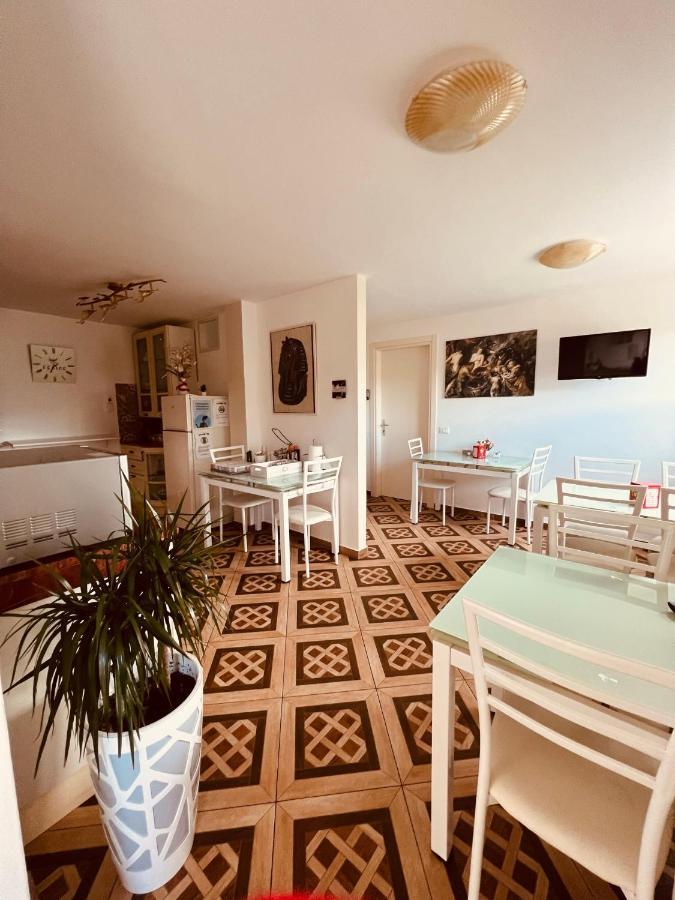 Affitta Camere La Fenice Di Folli Lorella Puegnago del Garda Exterior photo